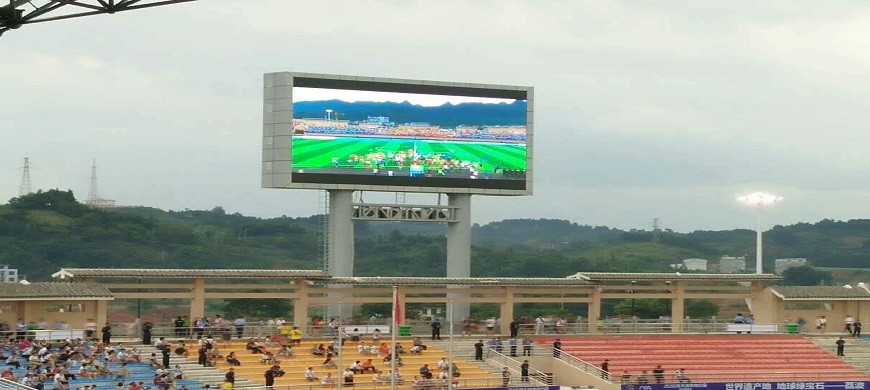 กรณีของบริษัท stadium pole stand installation led display board P10